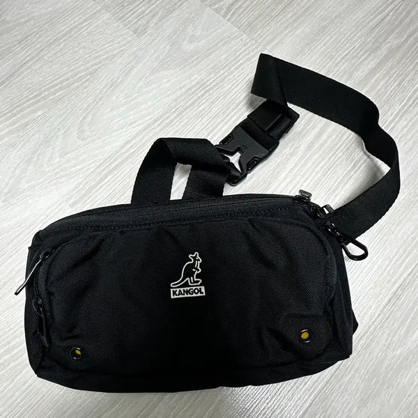 [BUNJANG] Kangol Waist Bag Black / 캉골 힙색 블랙