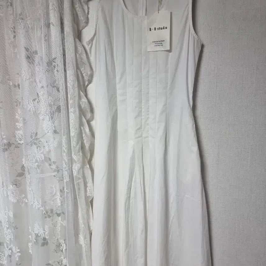 [BUNJANG] B-D Studio Sleeveless Long Dress White / B-D studio 민소매 원피스 화이트