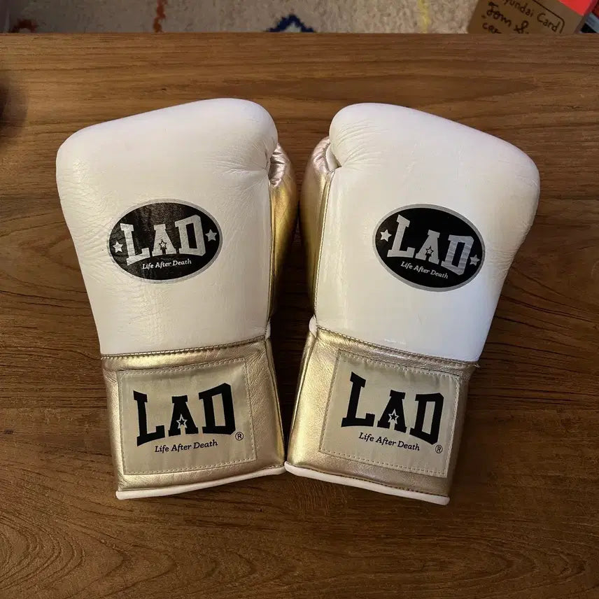 [BUNJANG] LAD White/Gold 14oz Boxing Gloves / LAD 라드 화이트/골드 14온스 글러브 판매