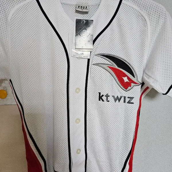 [BUNJANG] KT Wiz Baseball Uniform Size 90 / KT위즈 야구 유니폼 90 새상품 무배