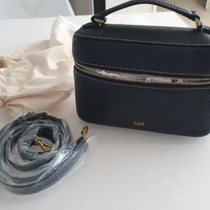 [BUNJANG] Daks Cosmetic Top Handle Bag Black Leather / 닥스 코스메틱 탑핸들백 블랙
