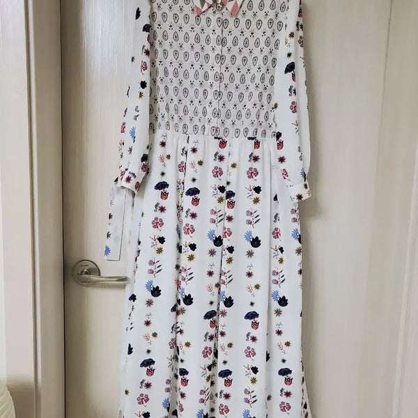[BUNJANG] Vera Yang Ribbon Dress White Flower Pattern / 베라양 리본 원피스 화이트 플라워 패턴