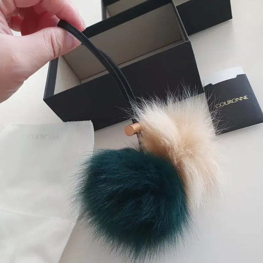 [BUNJANG] Couronne Rosy Faux Fur Pom Pom Bag Charm Strap / 쿠론 폼폼이 키링 가방 스트랩 미사용 새제품