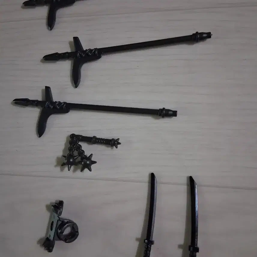 [BUNJANG] LEGO Weapons and Armor Bundle / 레고 무기 갑옷 일괄 판매합니다