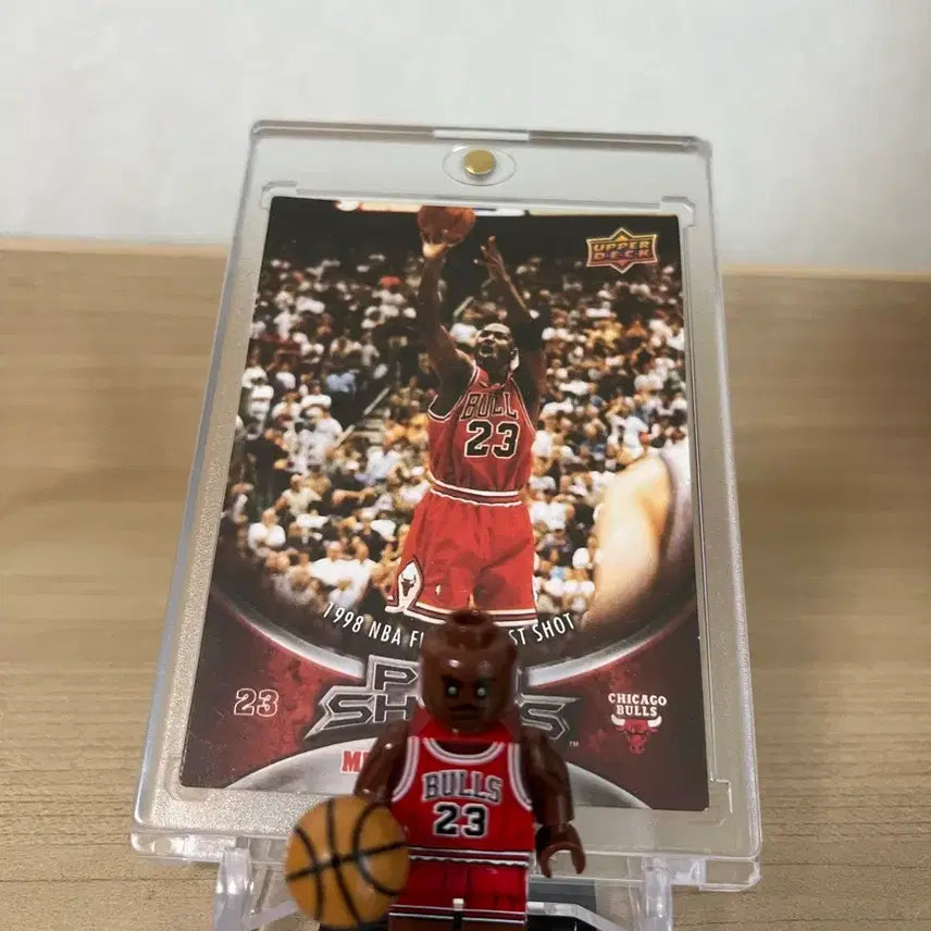 [BUNJANG] Michael Jordan Card with McFarlane Figure Case / 마이클 조던 카드 + 레고