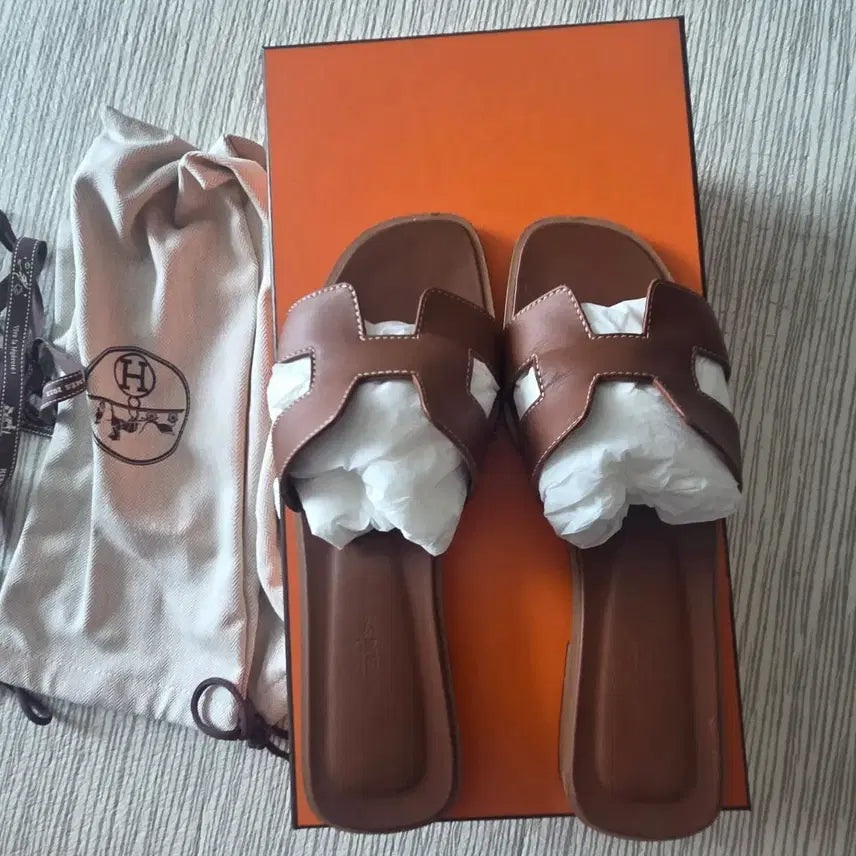 [BUNJANG] Hermes Oran Gold Sandals Size 38 / 에르메스 오란골드38사이즈