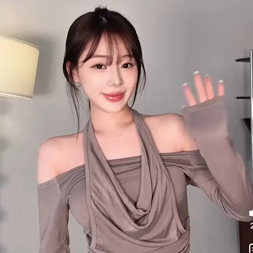 [BUNJANG] Judo Drape Halter Top Mocha / 올다영 김다영 올제로님 착용) 주도 드레이프 홀터 티 모카 어프숄더