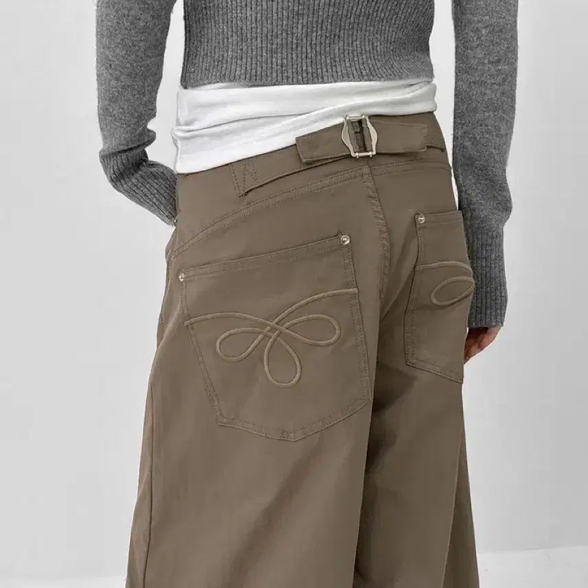 [BUNJANG] Black Up Bijou Embroidered Balloon Cotton Pants Khaki M / 블랙업 비죠 자수 벌룬 코튼팬츠 카키 M사이즈