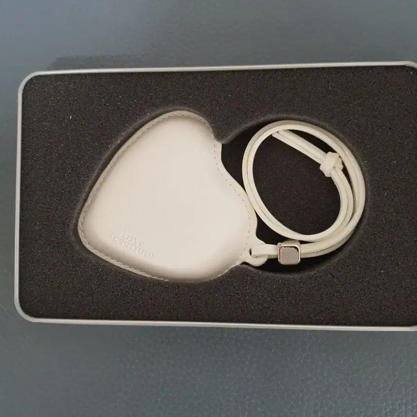 [BUNJANG] Benjamin Moore Love Spectrum Heart Mirror Keyring / 아모레몰 벤자민무어 러브 스펙트럼 하트 거울 키링