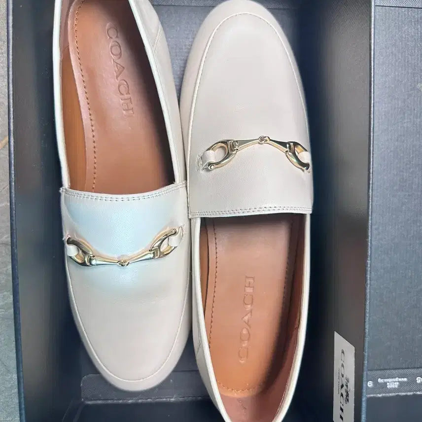 [BUNJANG] Coach Hailey Leather Loafers Chalk Size 7B (240mm) / 코치 헤일리 가죽 로퍼 초크 7B (240)