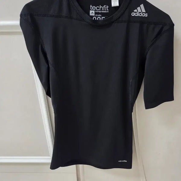 [BUNJANG] Adidas Techfit Compression Short Sleeve T-Shirt Black / 아디다스 테크핏 컴프레션 반팔티 블랙 95