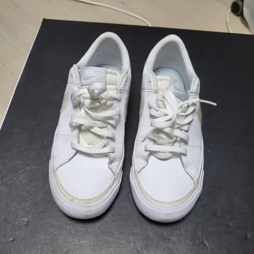 [BUNJANG] Nike Court Royale 2.0 White Sneakers Size 230 / 나이키 코트 로얄 2.0 흰색 스니커즈 230mm 새상품수준