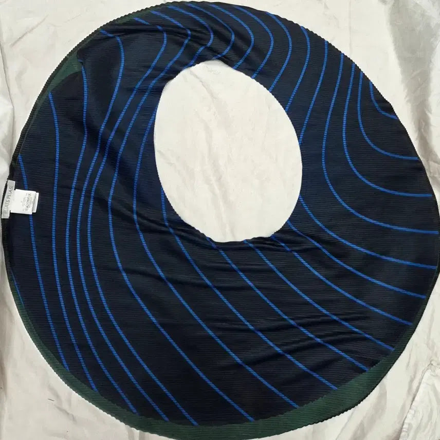 [BUNJANG] Pleats Please Warm-Hole Muffler Navy Blue Stripe / 플리츠 플리즈 웜홀 머플러 네이비 블루 스트라이프