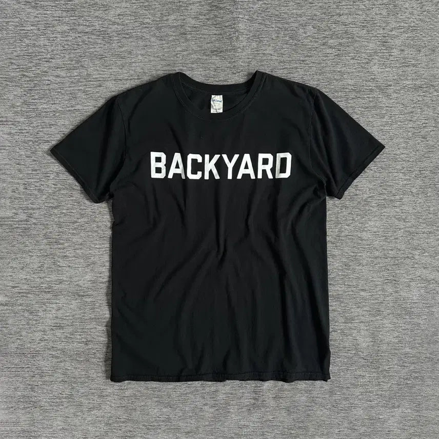 [BUNJANG] Gildan Backyard Printing T-Shirt / 길단 백야드 프린팅 반팔티