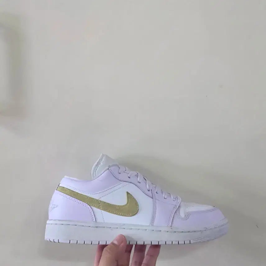 [BUNJANG] Nike Wmns Air Jordan 1 Low "Bearel Grape" (Discontinued) / [260] 나이키w 에어조던1로우 베얼리그레이프ㅡ단종매물