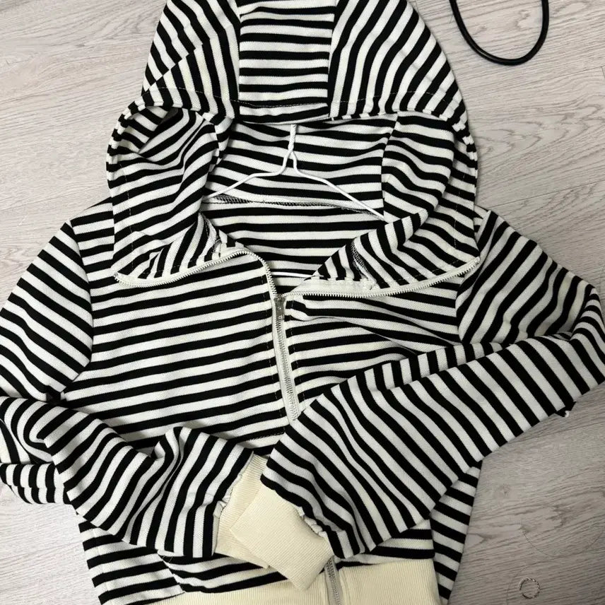 [BUNJANG] Stripe Zip-Up Hoodie / 스트라이프 집업 후드티