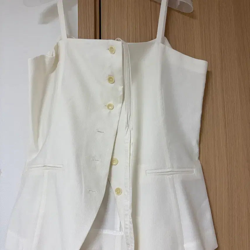 [BUNJANG] Lookast Blouse (New with tags) / 룩캐스트 블라우스(새제품,택있음)