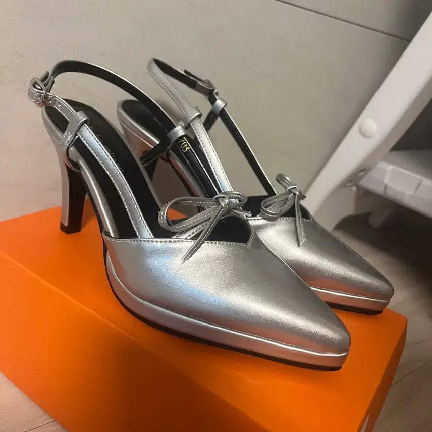[BUNJANG] Navishu Collection Silver Strap Slingback Heels / 나비슈컬렉션 실버 스트랩 슬링백 힐