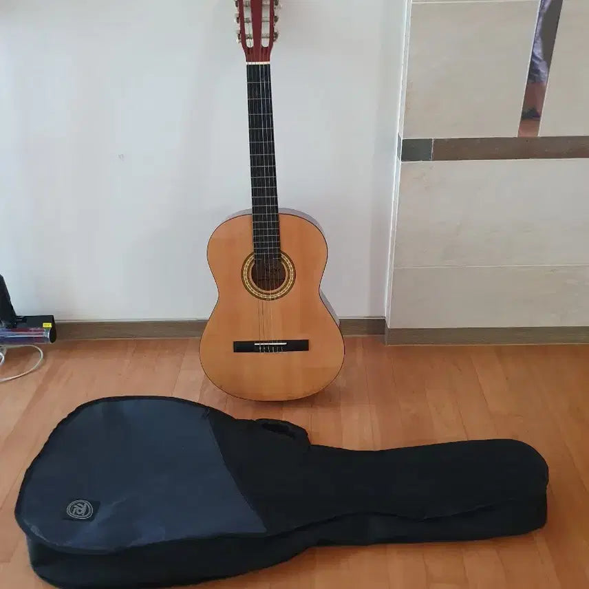 [BUNJANG] Maple Classic Acoustic Guitar with Bag / 클래식 통기타 (기타 가방 포함)판매합니다 ^^