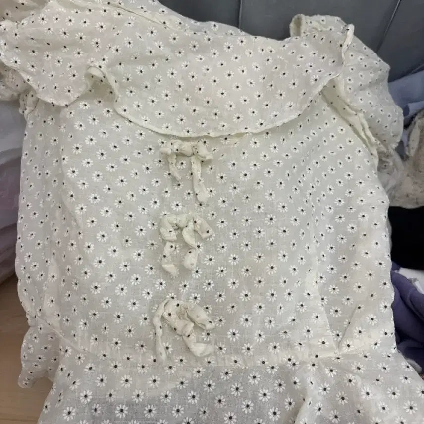 [BUNJANG] Letter From Moon Flower Print Ruffle Short Sleeve T-Shirt / 레터프롬문 반팔
