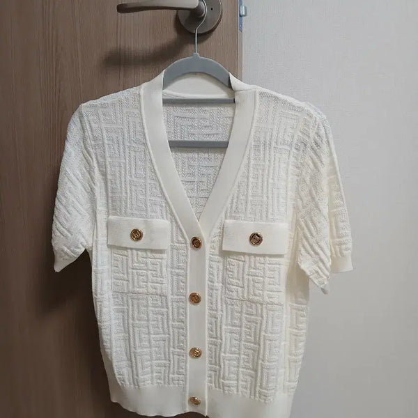 [BUNJANG] Gold Logo Pattern Cardigan Size 66 / 금장로고 패턴 가디건,66사이즈