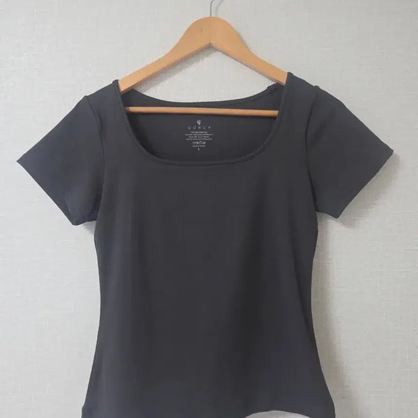[BUNJANG] CONCH Square Neck Functional Spandex Slim Fit Short Sleeve T-Shirt / "CONCH 콘치 스퀘어넥 기능성 스판 슬림핏 반팔 티셔츠