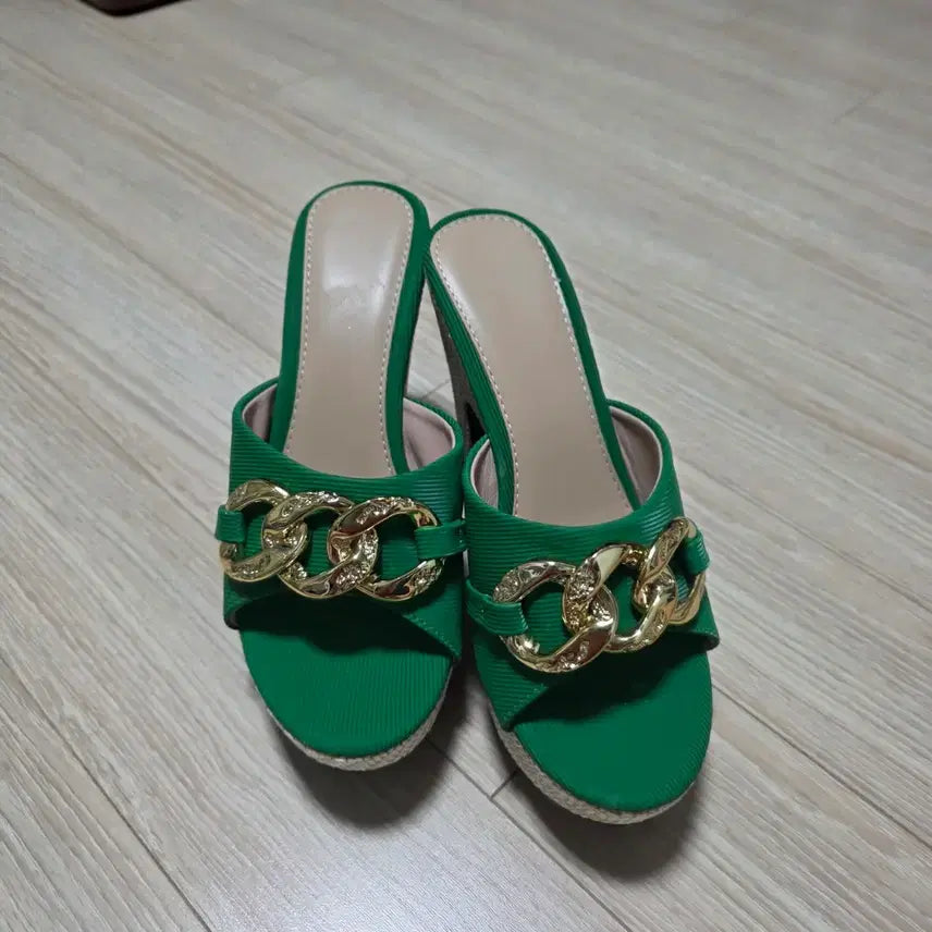 [BUNJANG] Chain Detail Wedge Heel Mules (235) / 39000원 웨지힐 체인 포인트 235 웨지힐 뮬 새거 앞3cm뒤11cm