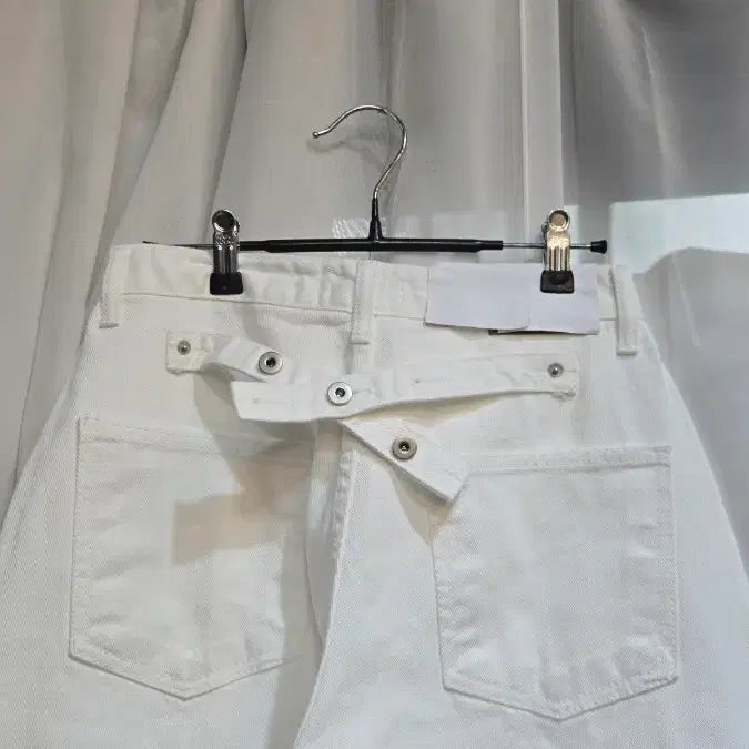 [BUNJANG] White Wide Leg Jeans with Back Buckle Detail / 뒷버클 S,M,L 692 앞포인트 화이트진 와이드
