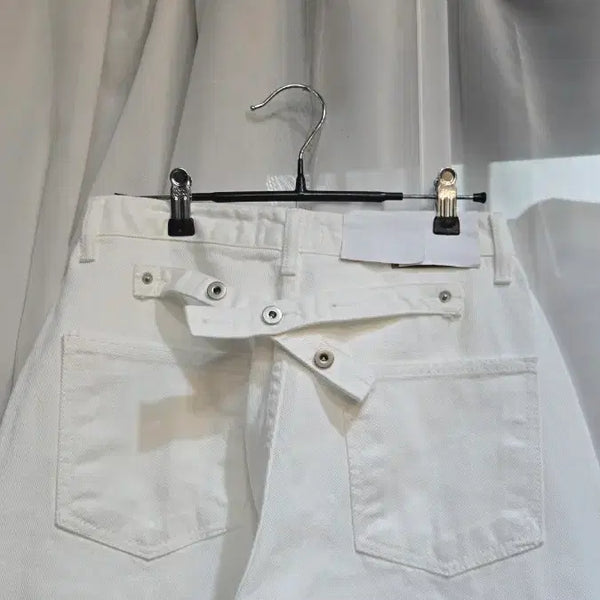 [BUNJANG] White Wide Leg Jeans with Back Buckle Detail / 뒷버클 S,M,L 692 앞포인트 화이트진 와이드