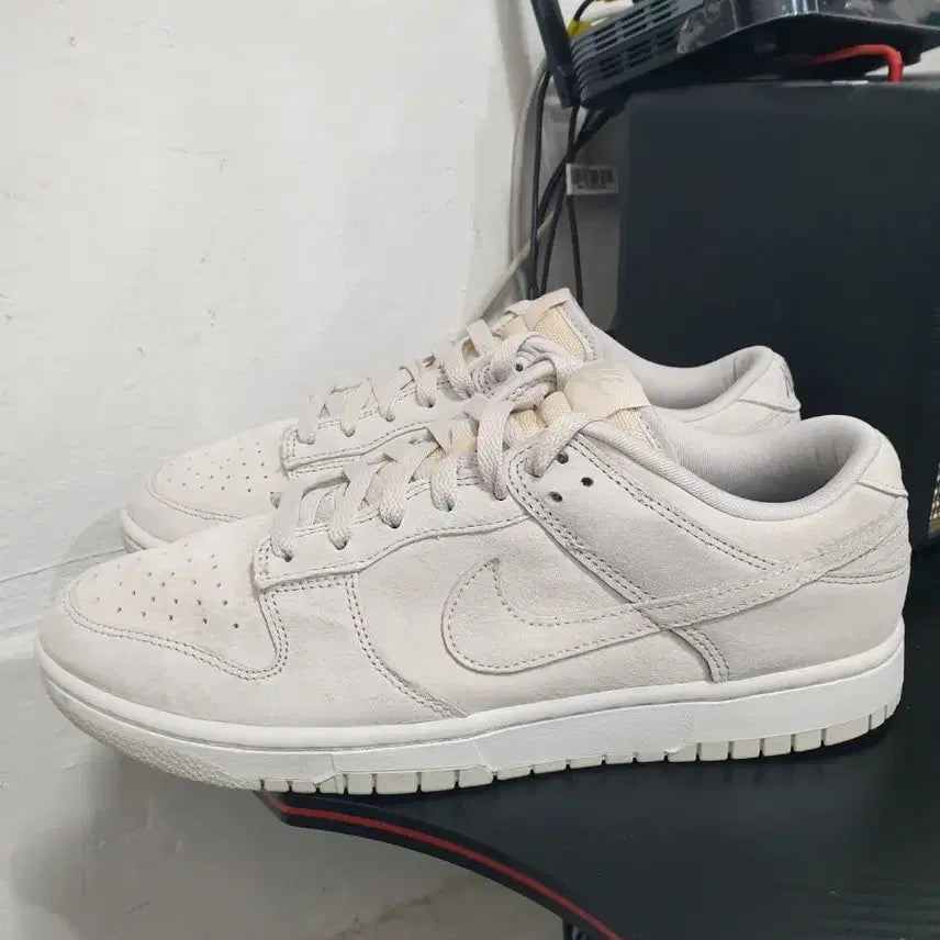 [BUNJANG] Nike Dunk Low Light Beige/Cream Suede (270mm) / 나이키 덩크 로우 라이트 베이지/크림 스웨이드270