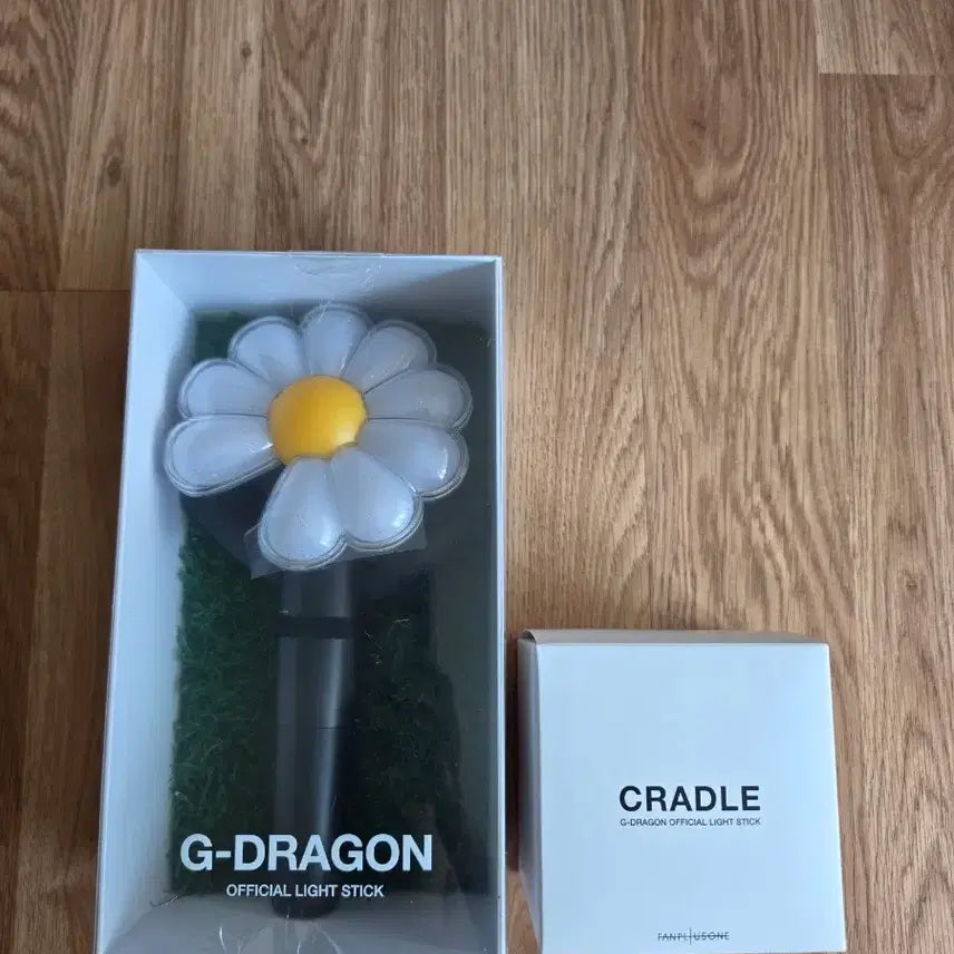 [BUNJANG] G-Dragon Official Lightstick & Cradle Set / 지드래곤 공식 응원봉, 크래들
