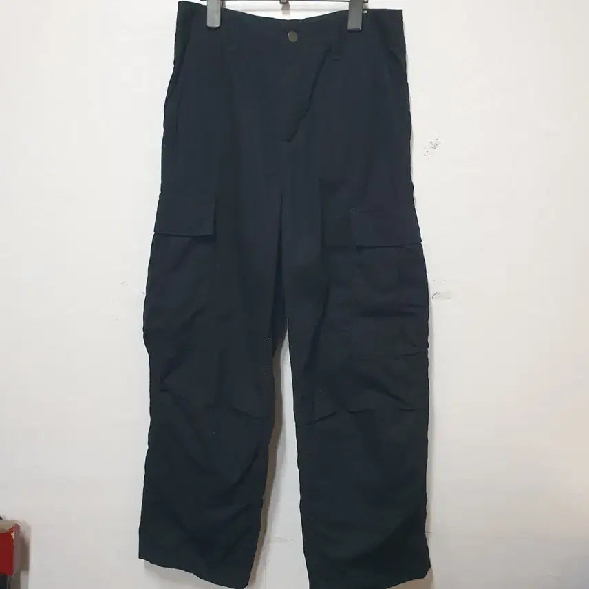 [BUNJANG] Carhartt Cargo Pants Black Loose Fit / 칼하트 카고팬츠