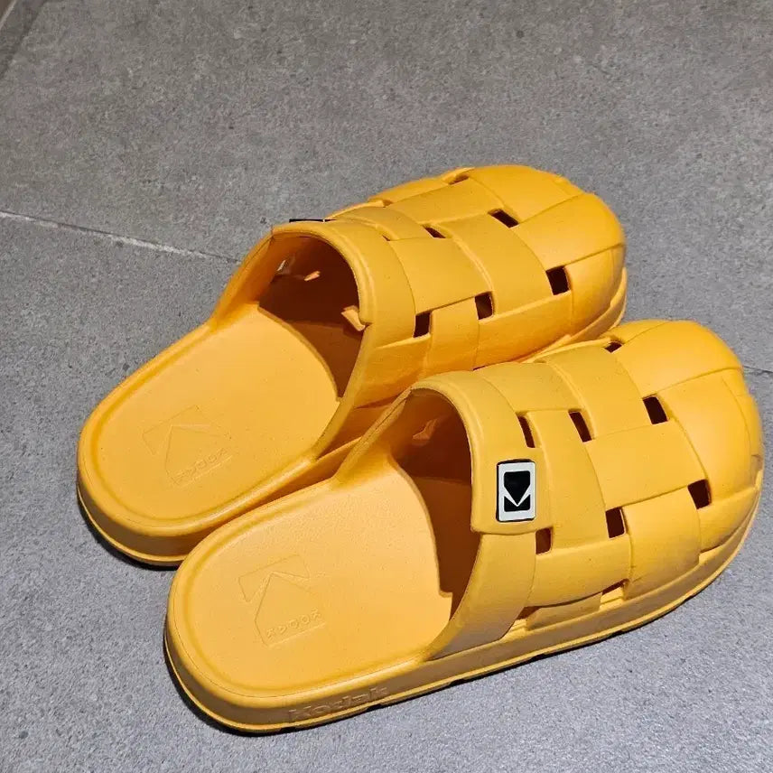 [BUNJANG] Kodak Yellow Slippers Size 230 / 코닥 슬리퍼 옐로우 230