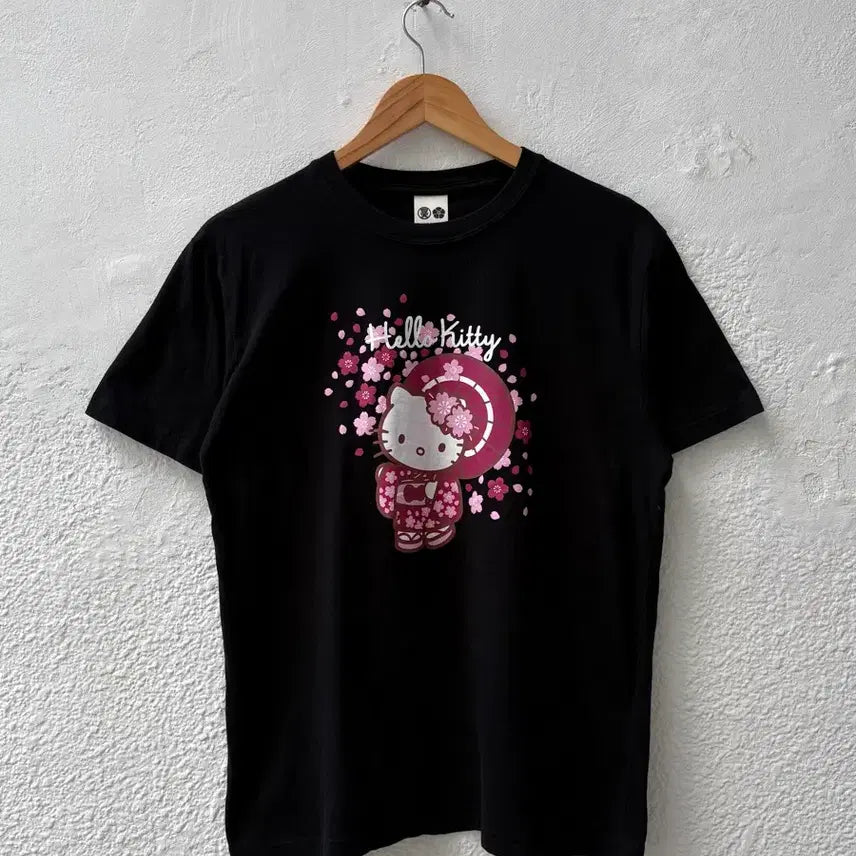 [BUNJANG] Hello Kitty Sakura Short Sleeve T-Shirt (L) / [L] 헬로키티 사쿠라 반팔티