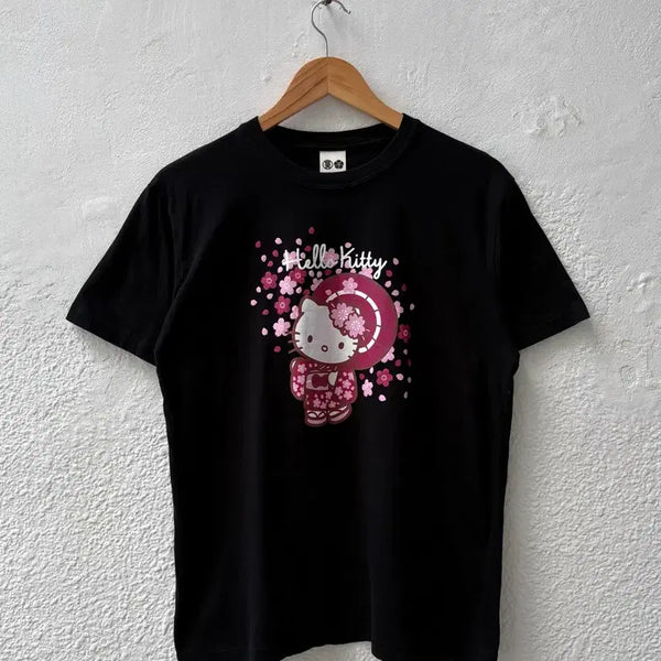 [BUNJANG] Hello Kitty Sakura Short Sleeve T-Shirt (L) / [L] 헬로키티 사쿠라 반팔티