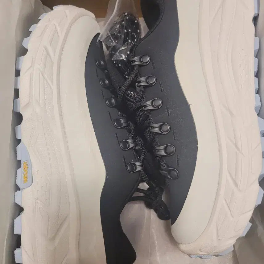 [BUNJANG] Hoka Horizon Navigator Black White Hiking Shoes / 호카 호라이즌 네비게이터 블랙 화이트