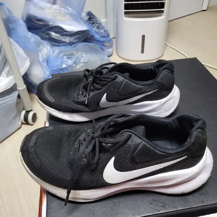 [BUNJANG] Nike Revolution 7 Men's Running Shoes Black 270mm / 나이키 레볼루션 7 블랙 270mm 운동화 상태매우좋음