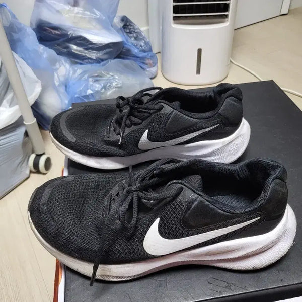 [BUNJANG] Nike Revolution 7 Men's Running Shoes Black 270mm / 나이키 레볼루션 7 블랙 270mm 운동화 상태매우좋음