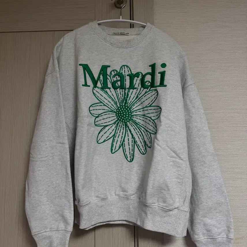 [BUNJANG] Mardi Mercredi Embroidered Sweatshirt / 마르디메크르디 자수 맨투맨
