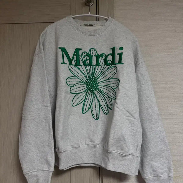 [BUNJANG] Mardi Mercredi Embroidered Sweatshirt / 마르디메크르디 자수 맨투맨