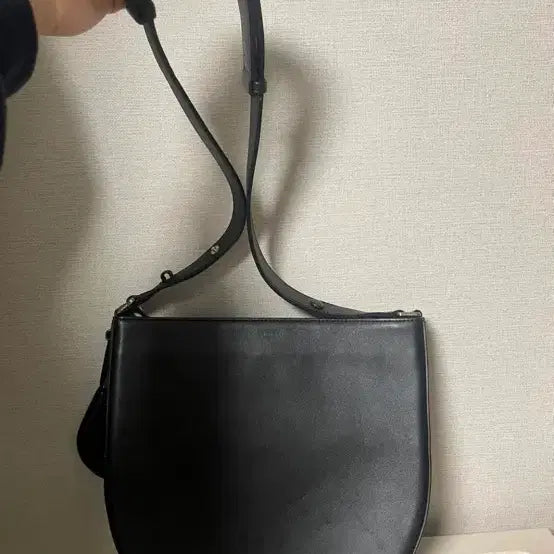 [BUNJANG] VINCIS Gong Hyo-jin Collaboration Half Moon Bag / 빈치스 공효진 콜라보 하프문 백