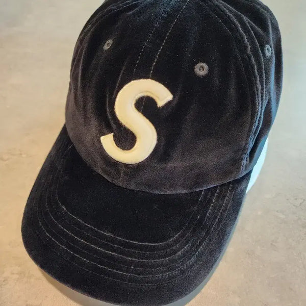 [BUNJANG] Supreme Velvet S Logo 6-Panel Ball Cap (20FW, Black) / 슈프림 벨벳 S로고 6패널 볼캡 20FW (블랙)