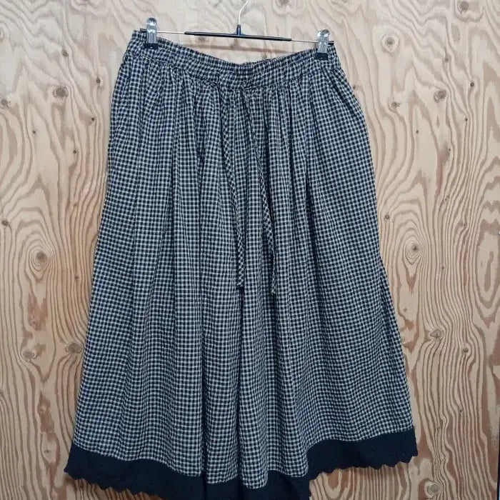 [BUNJANG] Black Check Wide Leg Pants with Lace Detail / 블랙 체크 하단에 레이스 포인트 통 넓은 바지