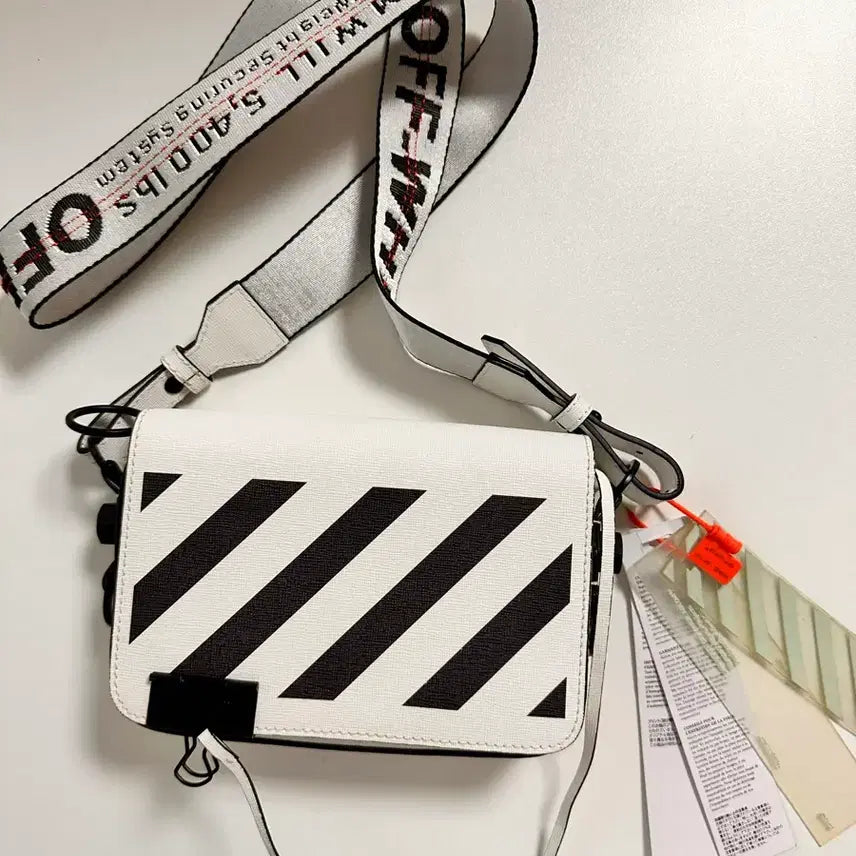 [BUNJANG] Off-White Diagonal Flap Bag White / 오프화이트 다이애그널 플립백 화이트 클랙백 보관만한 새가방