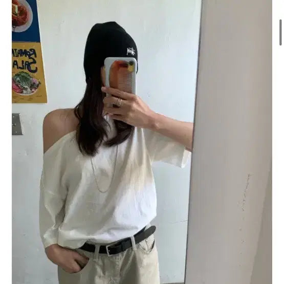 [BUNJANG] Asymmetrical Off-Shoulder Short-Sleeve T-Shirt / 언발 오프숄더 반팔 티셔츠 (2color)