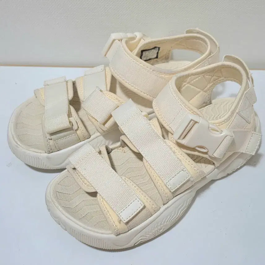 [BUNJANG] Fila Filapper Strap Sandals White 240 / 휠라 필라테퍼 스트랩 샌들 화이트 240 (1SM01928E920)