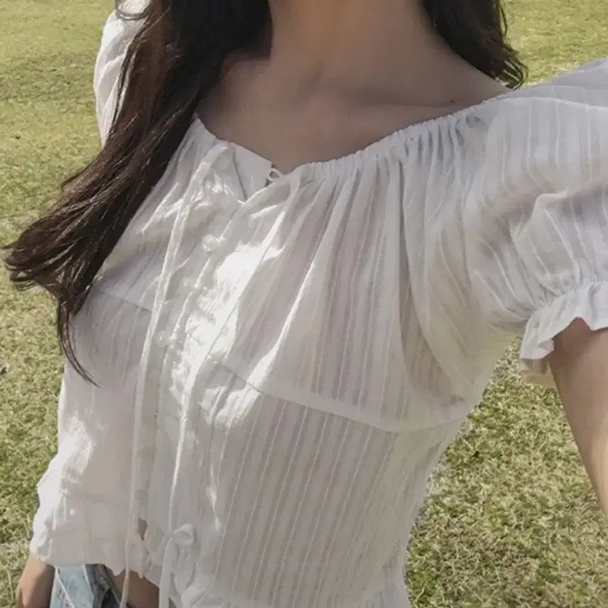 [BUNJANG] Puff Sleeve Off-Shoulder Blouse with Ribbon Detail / 퍼프 반팔 리본 오프숄더 블라우스 화이트