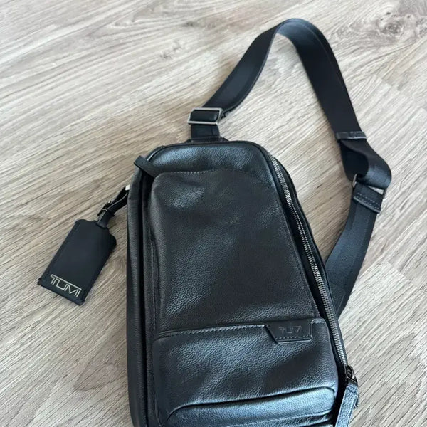 [BUNJANG] Tumi Harrison Gregory Sling Bag Black Leather / 투미 해리슨 그레고리 슬링백 블랙 정품