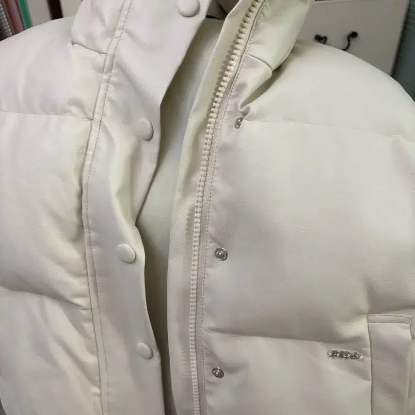 [BUNJANG] Fayes Jade Ivory Leather Short Padded Vest / 페일제이드 아이보리 숏패딩 조끼 레더
