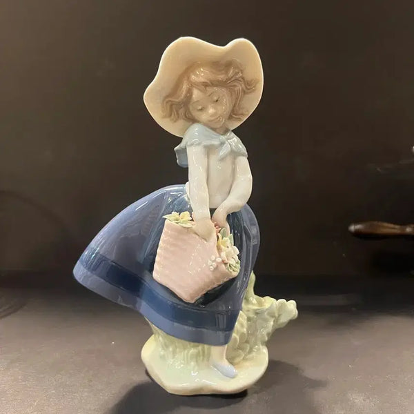 [BUNJANG] Lladro Glossy 'Pretty Pickling' Figurine / 야드로 유광 "꽃 따는 소녀 (Pretty Pickling)"